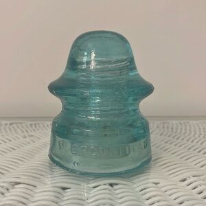Antique insulator